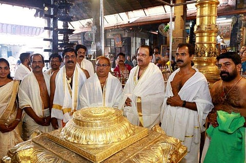 ഗുരുവായൂർ ക്ഷേത്രത്തിൽ ദർശനത്തിനെത്തിയ കേന്ദ്ര മന്ത്രി അജയ് ഭട്ട്