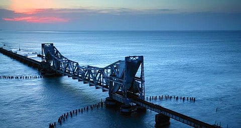 പഴയ പാമ്പൻ പാലം ഇനി ചരിത്രസ്‌മാരകം/ ചിത്രം ഫേസ്ബുക്ക്