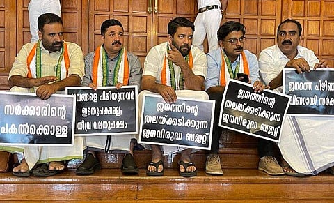 എംഎല്‍എമാരുടെ സമരം