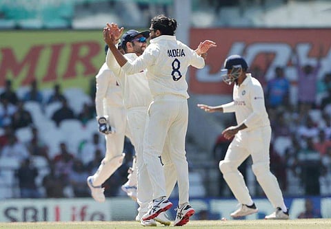 രണ്ട് വിക്കറ്റുകള്‍ വീഴ്ത്തിയ ജഡേജയുടെ ആഹ്ലാദം/ ട്വിറ്റര്‍ ബിസിസിഐ