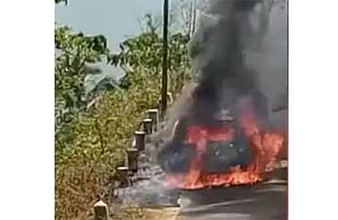 കാസര്‍കോട്ട് ഓടിക്കൊണ്ടിരുന്ന കാറിന് തീപിടിച്ചപ്പോള്‍, സ്‌ക്രീന്‍ഷോട്ട്