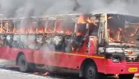 കെഎസ്ആര്‍ടിസി ബസിന് തീപിടിച്ചപ്പോള്‍, സ്‌ക്രീന്‍ഷോട്ട്‌