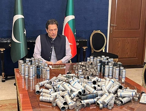 ഇമ്രാന്‍ ഖാന്‍ സാമൂഹ്യ മാധ്യമങ്ങളില്‍ പങ്കുവെച്ച ചിത്രം