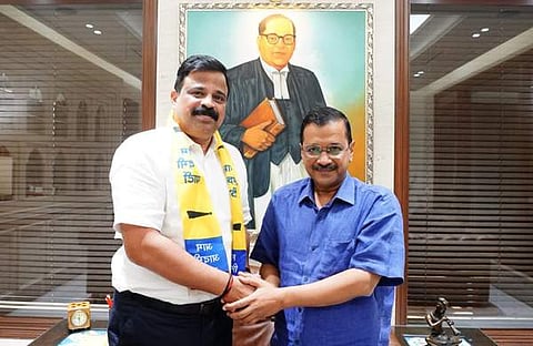 വി ഗോപകുമാർ, അരവിന്ദ് കെജരിവാൾ