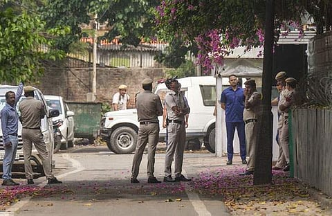 രാഹുൽ ​ഗാന്ധിയുടെ വീടിനു മുൻപിൽ ഡൽഹി പൊലീസ്/ ചിത്രം; പിടിഐ