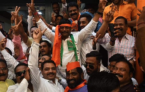 കോണ്‍ഗ്രസ് സ്ഥാനാര്‍ഥി രവിന്ദ്ര ധങ്കേക്കര്‍