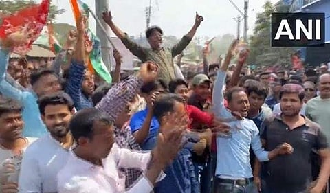 ബംഗാള്‍ ഉപതെരഞ്ഞെടുപ്പില്‍ വിജയിച്ചതിന് പിന്നാലെ കോണ്‍ഗ്രസ് - സിപിഎം പ്രവര്‍ത്തകരുടെ വിജയാഹ്ലാദം