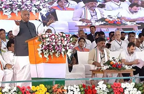 കോൺ​ഗ്രസ് പ്രസിഡന്റ് ഖാർ​ഗെ പ്രസം​ഗിക്കുന്നു/ ഫെയ്സ്ബുക്ക്