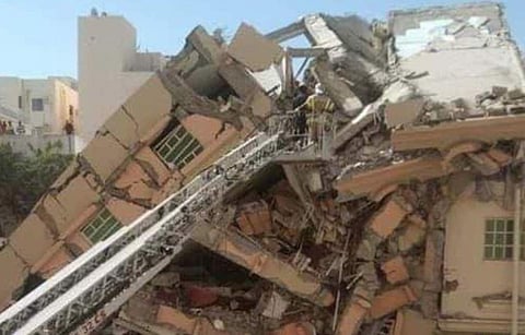 തകര്‍ന്ന കെട്ടിടം/ ട്വിറ്റര്‍