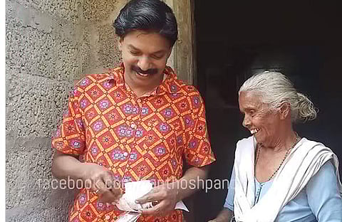 സന്തോഷ് പണ്ഡിറ്റ്, ദേവയാനിയമ്മ/ ചിത്രം ഫെയ്‌സ്‌ബുക്ക്