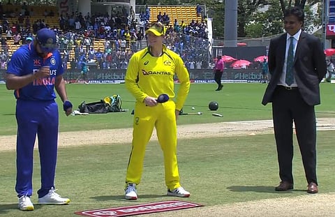 ചെന്നൈ സ്‌റ്റേഡിയത്തില്‍ ടോസിനായി എത്തിയ രോഹിത് ശര്‍മയും സ്മിത്തും