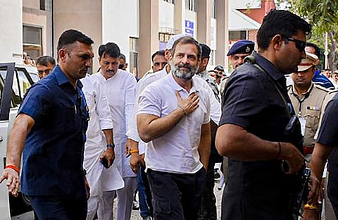 വിധി കേള്‍ക്കുന്നതിനായി രാഹുല്‍ ഗാന്ധി സൂറത്ത് കോടതിയിലേക്കു വരുന്നു/പിടിഐ