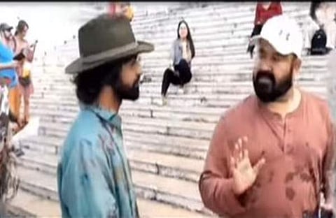 ചിത്രീകരണത്തിനിടെ പ്രണവും മോഹൻലാലും/ ചിത്രം വിഡിയോ സ്‌ക്രീൻഷോട്ട്