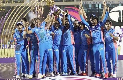 പ്രഥമ വനിത പ്രീമിയര്‍ ലീഗ് കിരീടവുമായി മുംബൈ ഇന്ത്യന്‍സ്‌