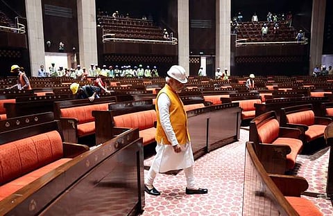 പാർലമെന്റ് മന്ദിരത്തിലെ നിർമാണ പ്രവർത്തനങ്ങൾ വിലയിരുത്തി മോദി/ ചിത്രം എഎൻഐ