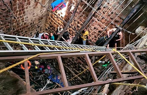 രക്ഷാപ്രവര്‍ത്തനം പുരോഗമിക്കുന്നു/ പിടിഐ