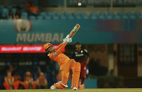 വനിതാ പ്രീമിയര്‍ ലീഗിലെ വേഗമേറിയ അര്‍ധ സെഞ്ച്വറി കുറിച്ച സോഫിയ ഡങ്ക്‌ലി