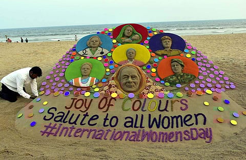 മണലിൽ സാന്റ് ആർട്ടിസ്റ്റ് സുദർശൻ പാട്നായക് ചെയ്‌തെടുത്ത ശിൽപം