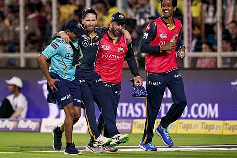 പരിക്കേറ്റ വില്ല്യംസനെ പുറത്തേക്ക് കൊണ്ടു പോകുന്നു/ പിടിഐ