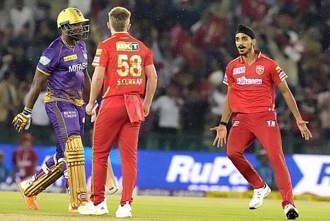 ​റസ്സലിന്റെ പുറത്താകൽ ആഘോഷിക്കുന്ന സാം കറൻ, അർഷ്ദീപ് സിങ്/ പിടിഐ