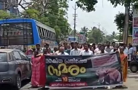 പ്രതിഷേധ പ്രകടനത്തില്‍ നിന്ന്/ ടിവി ദൃശ്യം