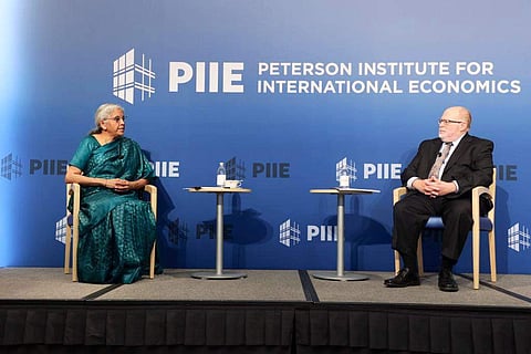 നിര്‍മല സീതാരാമന്‍ പീറ്റേഴ്‌സണ്‍ ഇന്‍സ്റ്റിറ്റിയൂട്ടിലെ ചടങ്ങില്‍/ട്വിറ്റര്‍