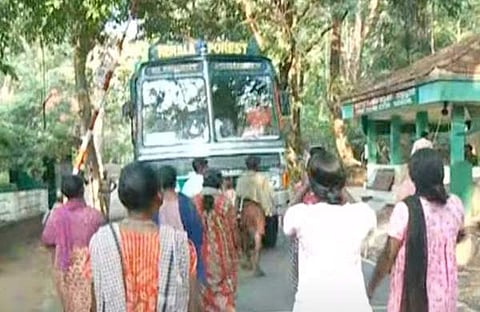 വനംവകുപ്പിന്റെ വാഹനം തടഞ്ഞ് നാട്ടുകാരുടെ പ്രതിഷേധം/ ടിവി ദൃശ്യം