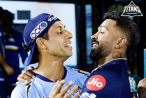 നെഹ്റയും ഹർ​ദികും/ ട്വിറ്റർ