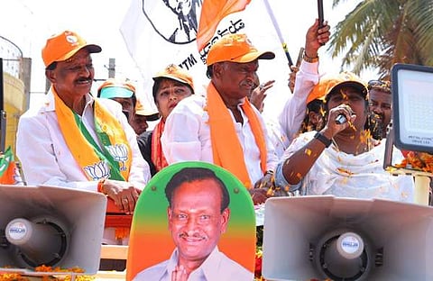 തെരഞ്ഞടുപ്പ് പ്രചാരണത്തിനിടെ എന്‍ നാഗരാജു