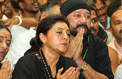 പാർവതിയും ജയറാമും ശബരിമല ദർശനം നടത്തുന്നു/ ചിത്രം ഇൻസ്റ്റാ​ഗ്രം