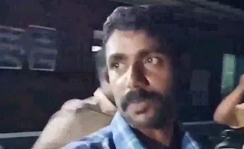 അറസ്റ്റിലായ രാജേഷ്/ ടെലിവിഷൻ ദൃശ്യം