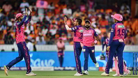 വിക്കറ്റ് നേട്ടം സഹ താരങ്ങൾക്കൊപ്പം ആഘോഷിക്കുന്ന ചഹൽ/ പിടിഐ