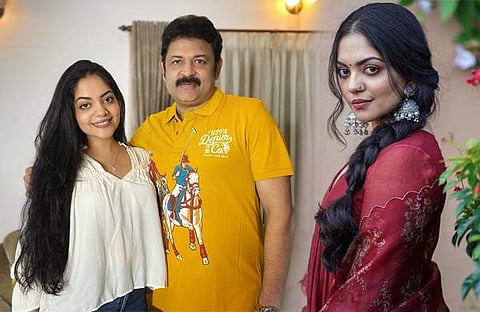 കൃഷ്ണ കുമാറും അഹാനയും/ ഇൻസ്റ്റ​ഗ്രാം