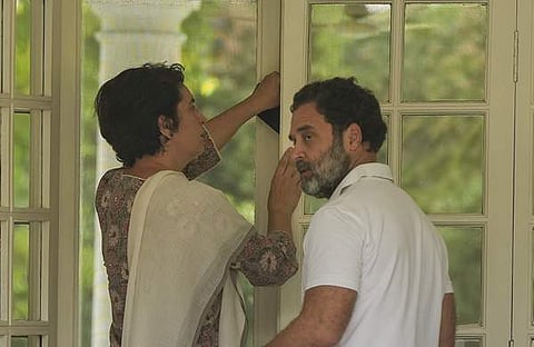 ഔ​ദ്യോ​ഗിക വസതി ഒഴിയുന്ന രാഹുൽ/ പിടിഐ