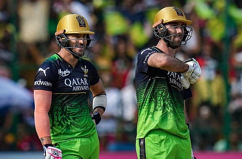 ഡുപ്ലെസിയും മാക്സ്‌‌വെല്ലും ബാറ്റിങിനിടെ/ പിടിഐ