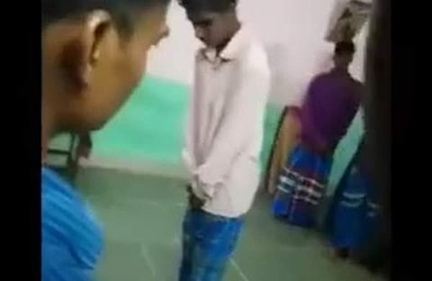 ഒന്നാം വര്‍ഷ വിദ്യാര്‍ഥികളെ ചാട്ടവാര്‍ കൊണ്ട് തല്ലുന്ന ദൃശ്യം