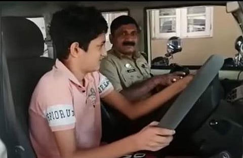 ശ്രീഹരി പൊലീസ് ജീപ്പിൽ, ചിത്രം ഫെയ്‌സ്ബുക്ക്