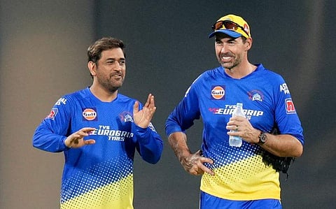 ചെന്നൈ ക്യാപ്റ്റൻ ധോനിയും കോച്ച് സ്റ്റീഫൻ ഫ്ളെമിങും പരിശീലനത്തിനിടെ/ പിടിഐ