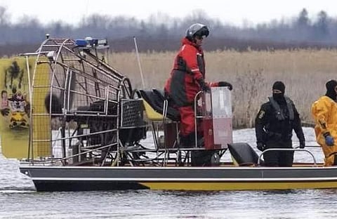 സെന്റ് ലോറന്‍സ് നദിയില്‍ തെരച്ചില്‍ നടത്തുന്ന ദൃശ്യം, എപി