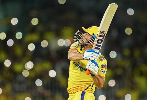 സിക്സ് നേടുന്ന ധോനി/ പിടിഐ