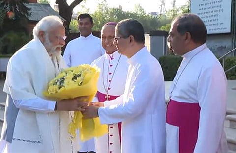 സേക്രഡ് ഹാര്‍ട്ട് കത്തീഡ്രലില്‍ പ്രധാനമന്ത്രി നരേന്ദ്രമോദിയെ സ്വീകരിക്കുന്നു, എഎന്‍ഐ