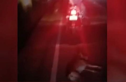 ബൈക്കില്‍ റോഡില്‍ കെട്ടിവലിക്കുന്നതിന്റെ വീഡിയോ ദൃശ്യം