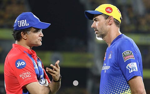 ഗാം​ഗുലിയും സ്റ്റീഫൻ ഫ്ലെമിങും സംഭാഷണത്തിൽ/ ട്വിറ്റർ