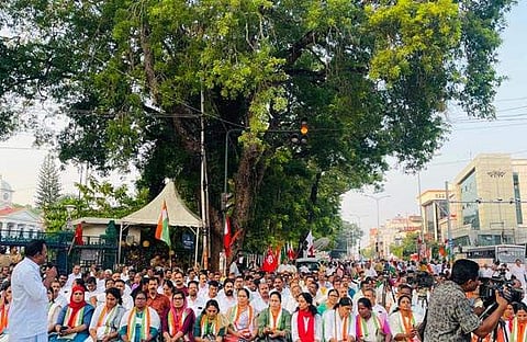 യുഡിഎഫ് സംഘടിപ്പിച്ച സെക്രട്ടേറിയറ്റ് വളയല്‍ സമരത്തില്‍നിന്ന്/വിഡി സതീശന്‍ പങ്കുവച്ച ചിത്രം