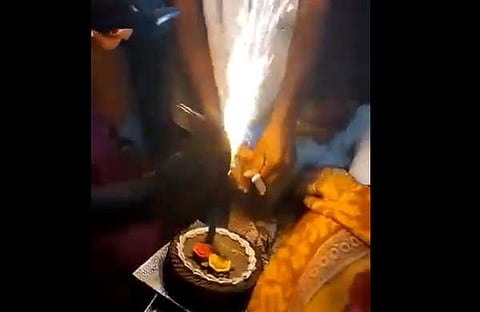 16കാരന്റെ മൃതദേഹത്തിന് അരികില്‍ കണ്ണീരോടെ കേക്ക് മുറിച്ച് കുടുംബാംഗങ്ങള്‍, സ്‌ക്രീന്‍ഷോട്ട്‌