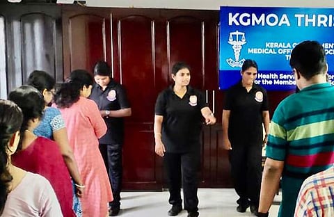 സ്വയം പ്രതിരോധ ക്ലാസില്‍ നിന്ന്