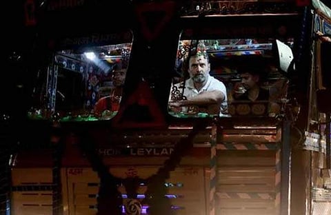 രാഹുല്‍ ഗാന്ധി ലോറിയില്‍ യാത്ര ചെയ്യുന്നതിന്റെ വീഡിയോ ദൃശ്യം