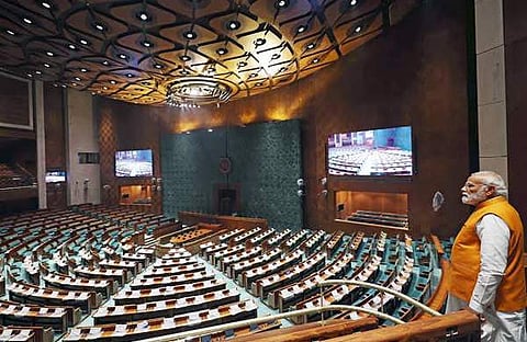 പുതിയ പാര്‍ലമെന്റ് മന്ദിരത്തിന്റെ നിര്‍മ്മാണ പുരോഗതി വിലയിരുത്തുന്ന പ്രധാനമന്ത്രി, ഫയല്‍/ ട്വിറ്റര്‍