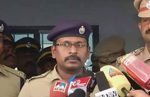 മലപ്പുറം എസ്പി സുജിത് ദാസ് മാധ്യമങ്ങളോടു സംസാരിക്കുന്നു/ടിവി ദൃശ്യം