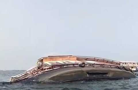 മുങ്ങിയ ഹൗസ് ബോട്ട് /ടിവി ദൃശ്യം